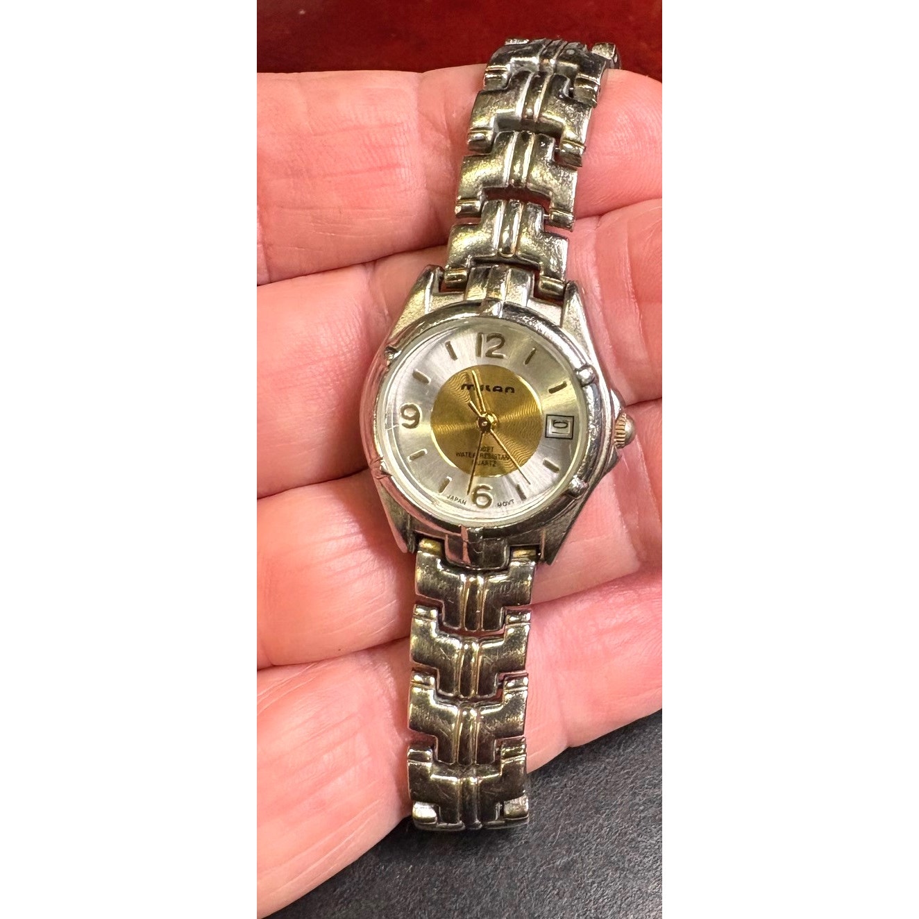 Womens 26mm Silver Tone Milan Watch Wr 30m Date Window